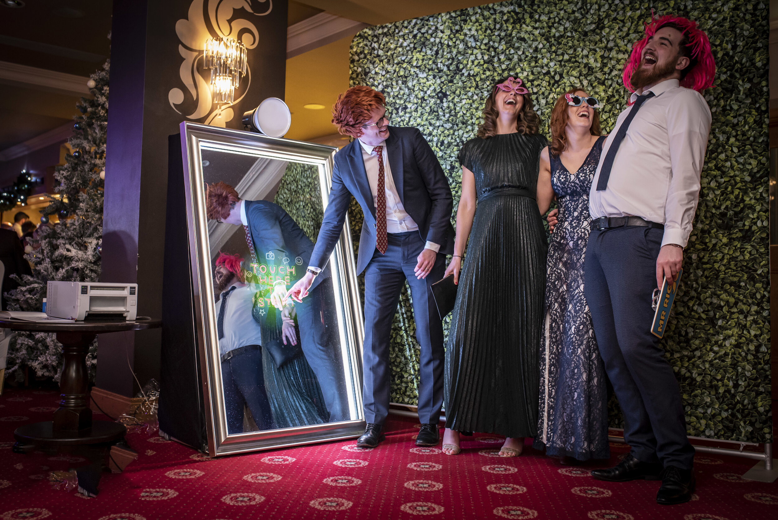 Cabina foto cu oglinda sau cabina foto normala